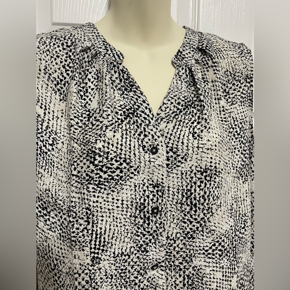 Jone New York Signature
New no tag
Women Size L Blouse... - Picture 5 of 6